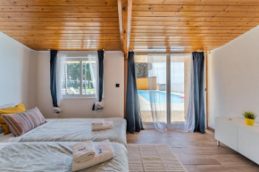 Wake up with the Sea Breeze- House with pool AP2
